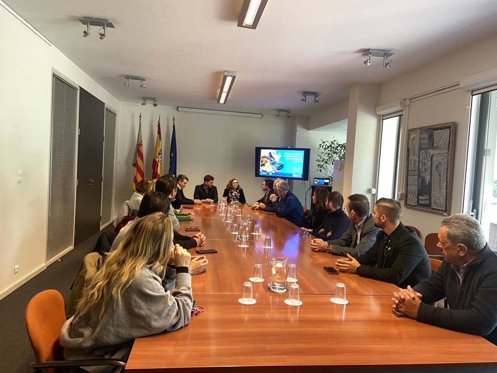 La Fundación Finnova presenta algunos proyectos europeos a concejales y alcaldes de municipios valencianos en la oficina de la delegación de la Comunitat Valenciana en Bruselas