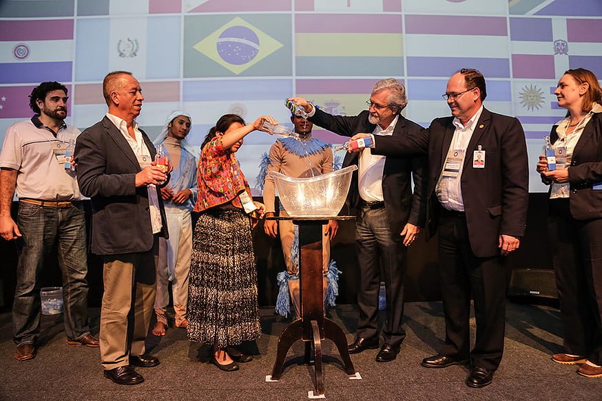 e77cea_8fd5c15349d14b8285a24b4d572237a5-mv2