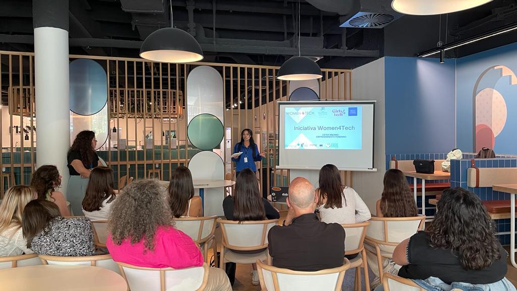 Finnova presents its European female entrepreneurship projects to TALENT FACTORY award winners