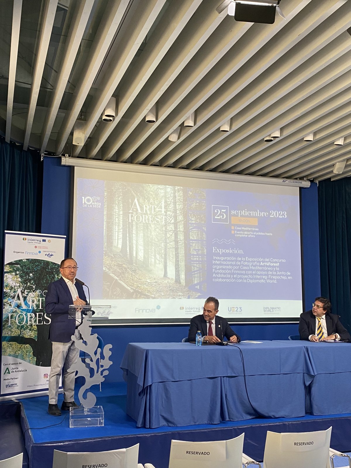 Un total de 20 fotografías destinadas a concienciar y sensibilizar sobre los incendios forestales se exponen a partir de hoy en Casa Mediterráneo