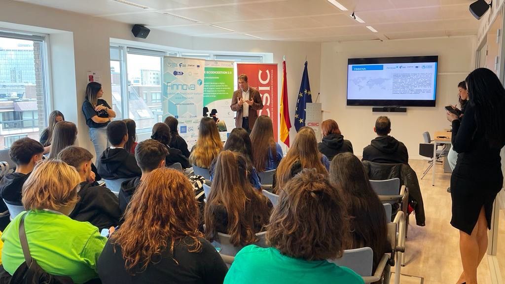 La Fundación Finnova presenta algunos proyectos europeos a los participantes del Talent Factory en la delegación del CSIC en Bruselas